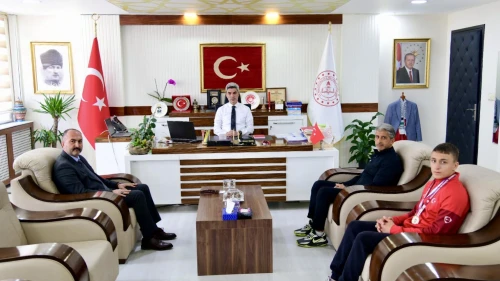 Malatya’nın Gururu: Muhammed Eymen Dönmez Grekoromen Güreşte Türkiye Şampiyonu Oldu