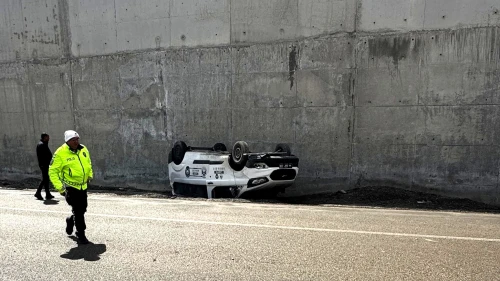 Akçadağ’da belediye personeli kaza yaptı: Araç ters döndü, 2 yaralı
