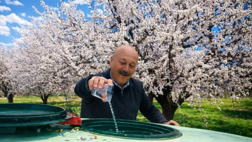 Akçadağlı üreticiden zirai dona karşı dualı ve zemzemli önlem