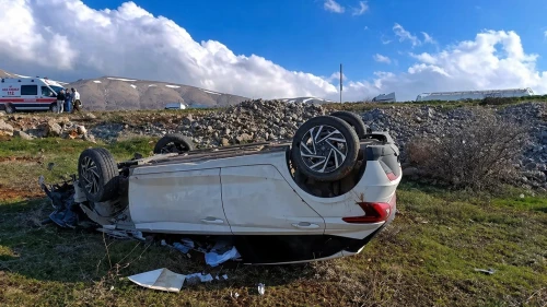 Doğanşehir’de Otomobil Şarampole Devrildi: Yaralı Sürücü Hastaneye Kaldırıldı