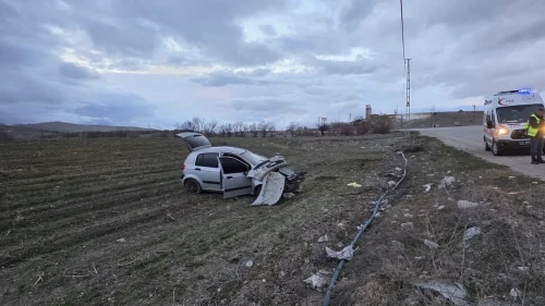 Doğanşehir’de otomobil takla attı: Anne ve iki çocuğu yaralandı