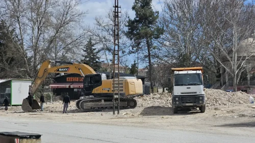Uğur Sanayi Sitesi’nde yıkım sürüyor: Esnafa 11 Nisan’a kadar süre