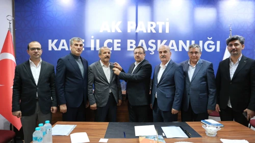AK Partiye Yeni Katılım: Yeniden Refahlı meclis üyesi AK Parti’ye katıldı