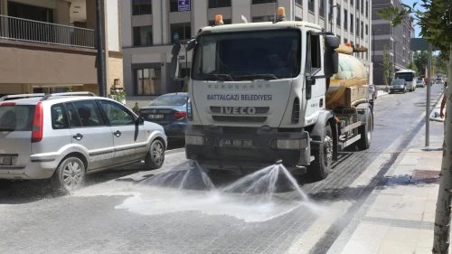 Battalgazi Belediyesi Akpınar Çarşısı’da Kapsamlı Temizlik Çalışması