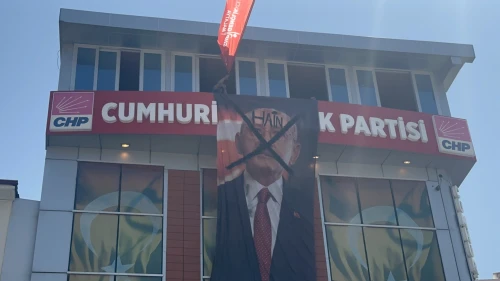 CHP Malatya'da Gerginlik: Parti Binası Önünde Tansiyon Yükseldi
