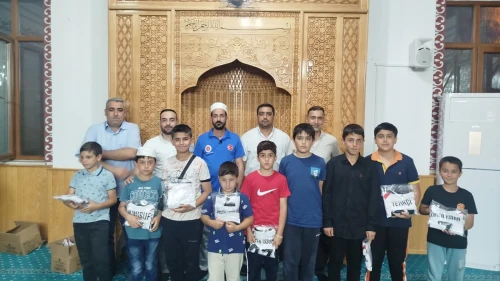 Öğrencilere Forma Sürprizi ve Çiğ Köfte İkramı