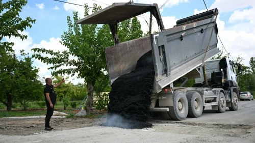 Yeşilyurt'ta Asfalt Çalışmaları: Topsöğüt Mahallesi Yenileniyor