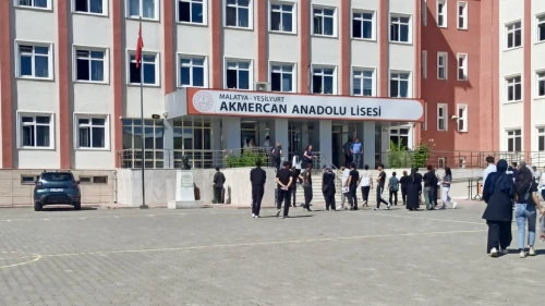 Malatya'da YKS Sorunsuz Tamamlandı: Polis Öğrencilere Yardım Etti