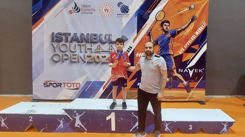 Malatyalı Milli Badmintoncu Kerem Eren Çelik’ten İstanbul’da Çifte Madalya!