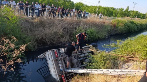 Sulama Kanalına Devrilen Kamyonet Sürücüsü Hayatını Kaybetti!