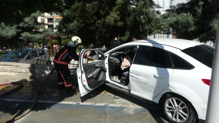 Araç önce otomobile çarptı, ardından duvara çarparak alev aldı. 4