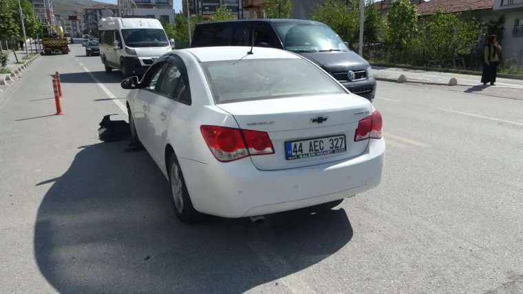 Araç önce otomobile çarptı, ardından duvara çarparak alev aldı. 7