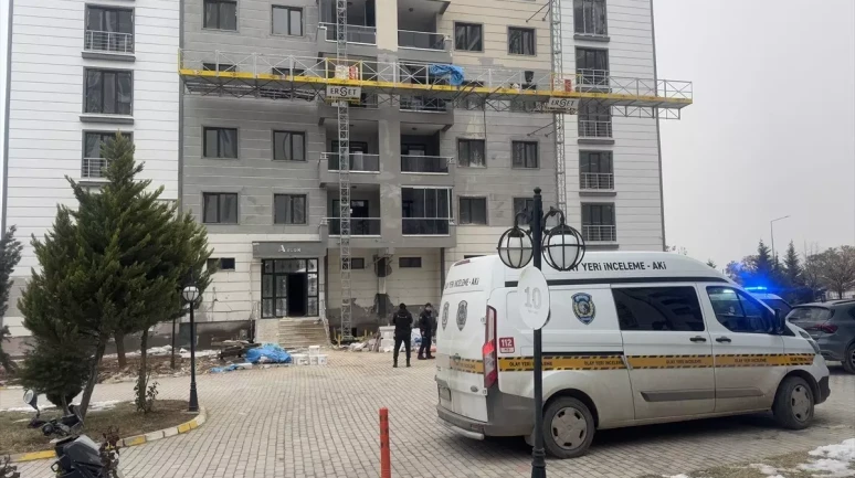 Malatya'da İnşaat İskelesinden Düşen 3 İşçi Kritik Durumda