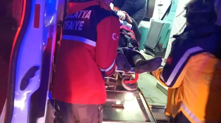 Malatya'da Refüje Çarpan Araç Kazasında 3 Kişi Yaralandı