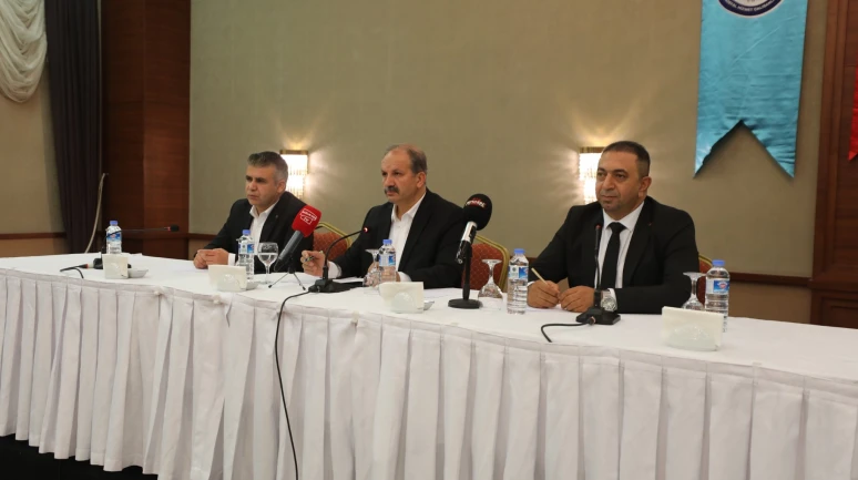 İşçi-Memur Ayrımı Sağlık Çalışanlarının Omzuna Yüklenemez