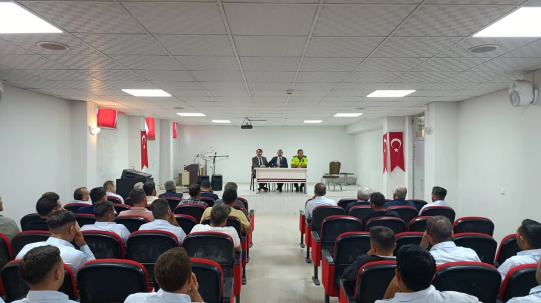 Okul Servisi Sürücülerine Bilgilendirme Toplantısı Düzenlendi
