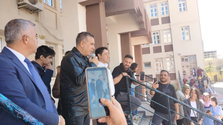 Haluk Levent, Malatya'da öğrencilerle keyifli bir buluşmaya imza attı.