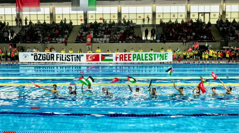 Kulaçlar Gazze İçin Atıldı; Sporculardan Duygusal Destek