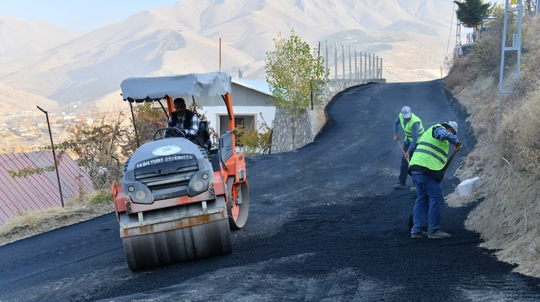 Yeşilyurt Belediyesi, Banazı’nın Yollarını Yeniliyor
