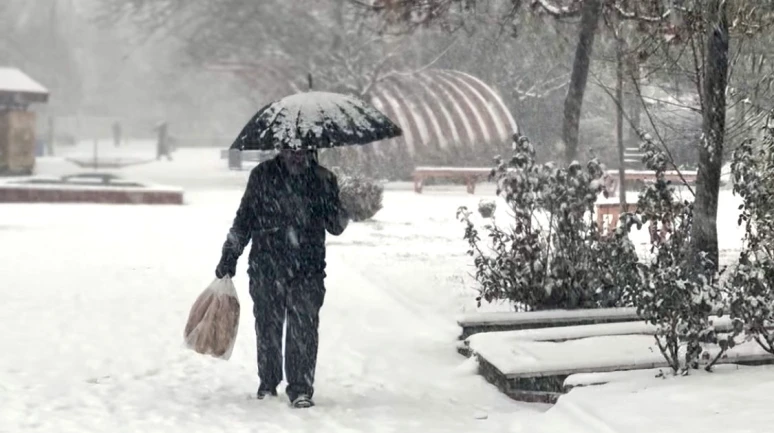 Kar Yağışı Etkisini Arttırmaya Başladı, Ulaşımda Aksamalar Yaşanıyor