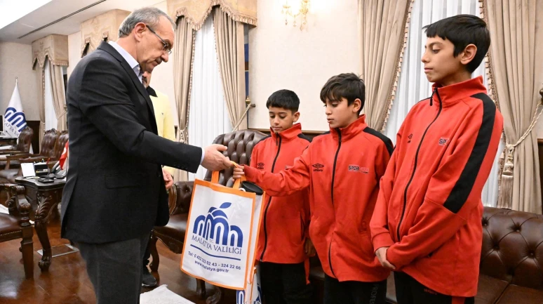 Malatya'nın "Hokey" Gururu: Şampiyonlar Vali Yavuz'un Konuğu Oldu