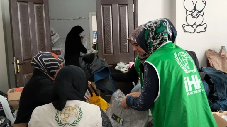İHH’dan Yetim, İhtiyaç Sahibi Ailelere Kışlık Mont ve Kıyafet Desteği