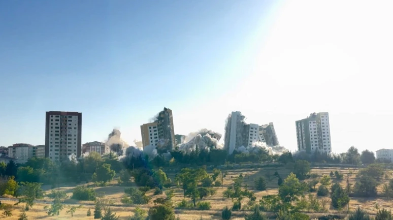 Depremde Yıkılan Yeşilevler Sitesi Yeniden İnşa Edildi