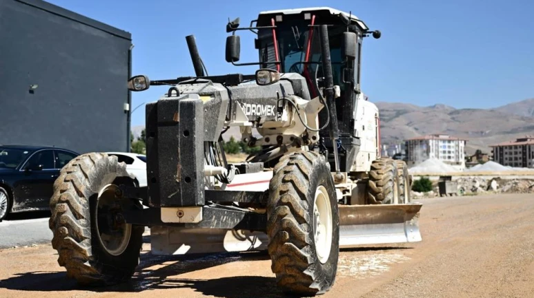 Başkan Geçit: "Yollar bir şehrin aynasıdır"