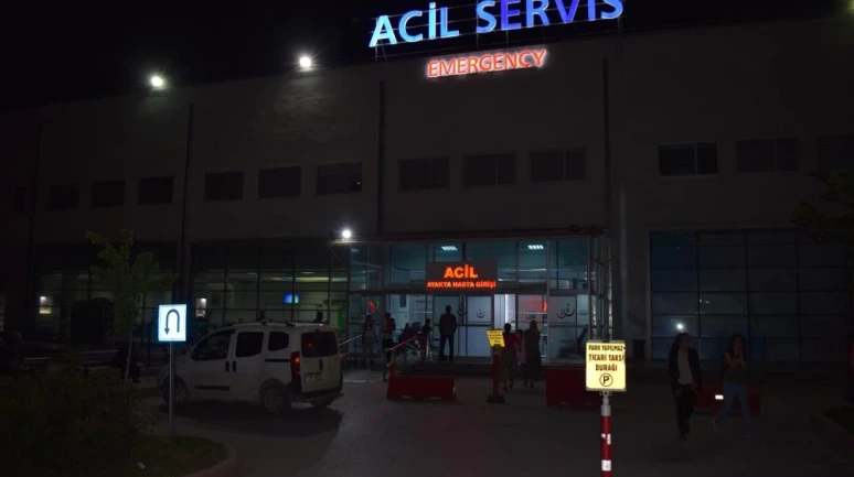 Malatya'da bir kişi ayırmaya çalıştığı kavgada bıçakla ağır yaralandı