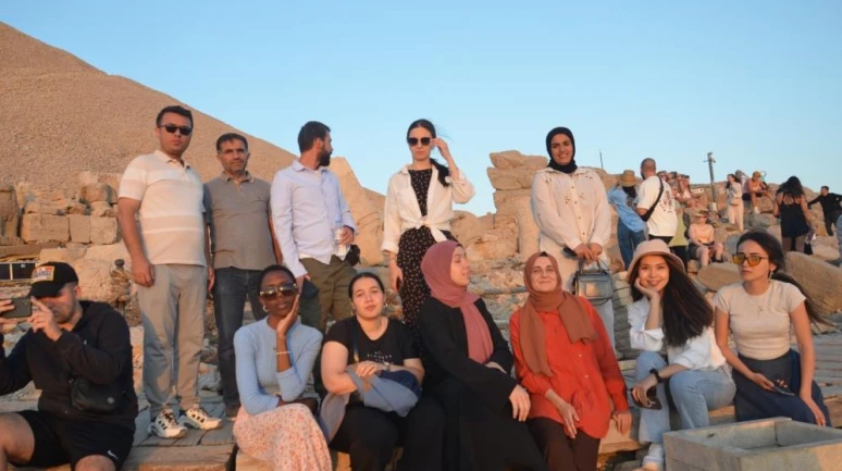 Kültürler Nemrut'ta buluştu