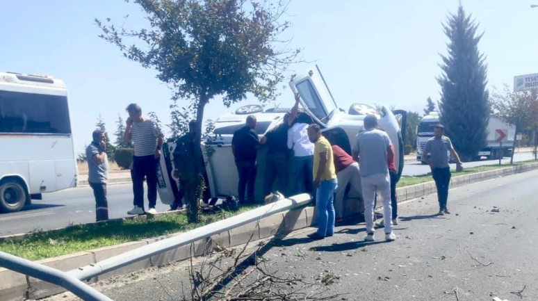 Virajı alamayan araç takla attı, 1 yaralı