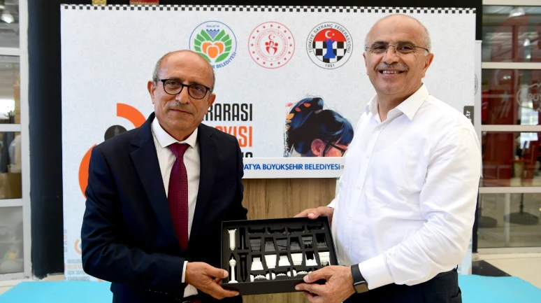 8. ULUSLARARASI ALTIN KAYISI SATRANÇ TURNUVASI ÖDÜL TÖRENİ YAPILDI