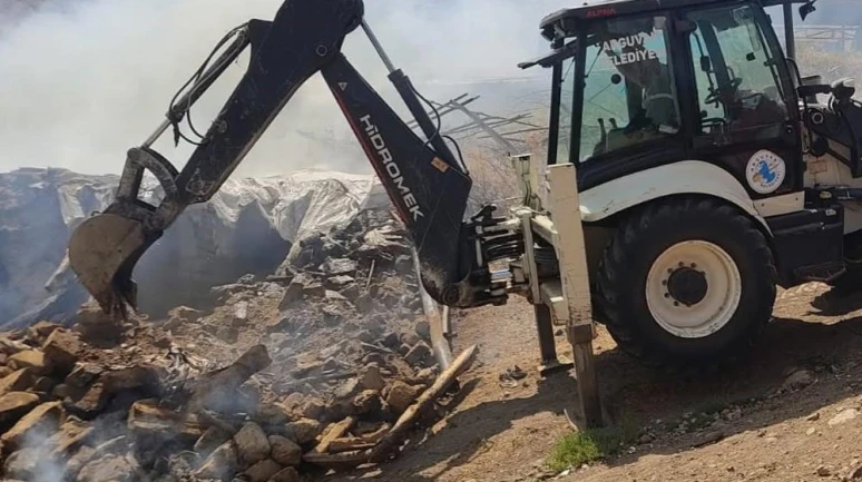 Malatya'da ahır yangını: 10 küçükbaş hayvan telef oldu