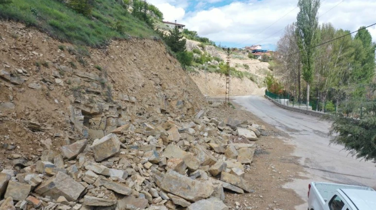 Konak Mahallesi’nde depremde zarar gören köprü ve yol yenilendi