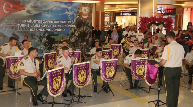 Malatya’da 30 Ağustos coşkusu bando konseriyle yaşandı