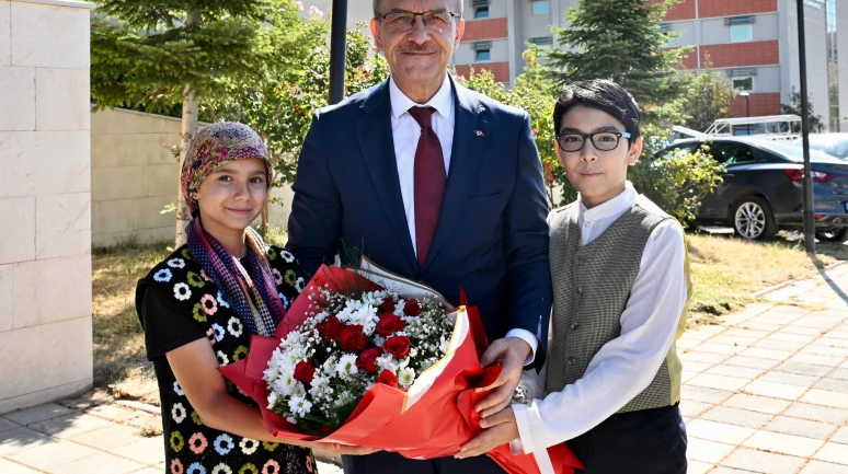 Vali Seddar Yavuz Arapgir’de muhtarlarla buluştu