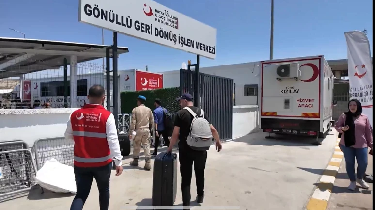1 milyon 213 bin Suriyeli gönüllü olarak ülkelerine döndü