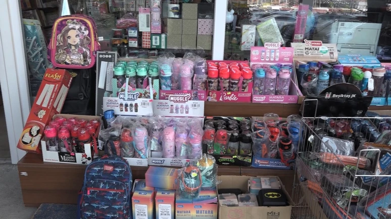 Okullar Pazartesi açılıyor, kırtasiye fiyatları el yakıyor