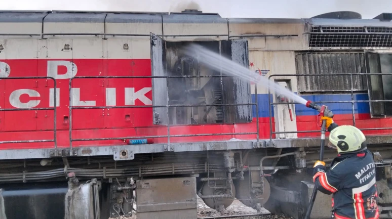 TCDD lokomotifinde çıkan yangın korkuttu