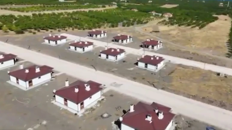 Kale’de 28 kırsal konut depremzedelere teslim edildi