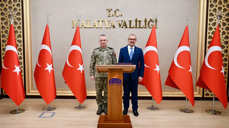 Görevi Devralan Korgeneral Yaralı'dan Vali Yavuz'a Ziyaret