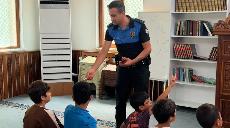 Malatya Polisi'nden Kur'an Kursu Öğrencilerine "Yaz Güvenliği" Eğitimi