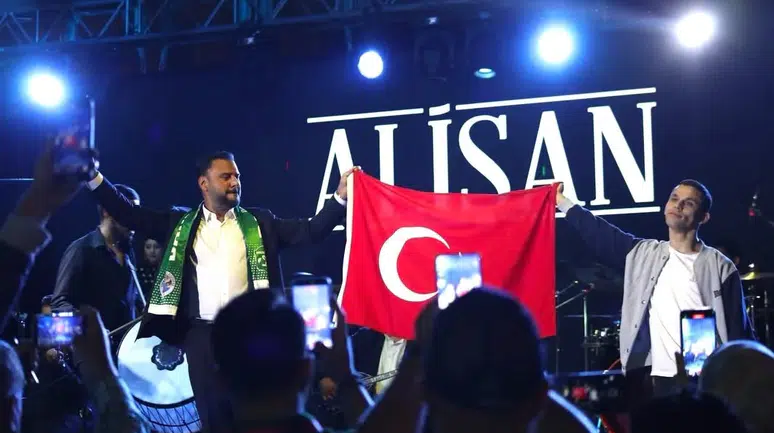 73. Zengibar Festivali'nde Alişan'la Yağmur Altında Konser Coşkusu
