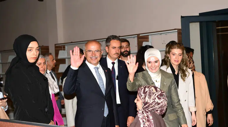 Bakan Göktaş’tan Malatya Şehir Kütüphanesi’ne Tam Not