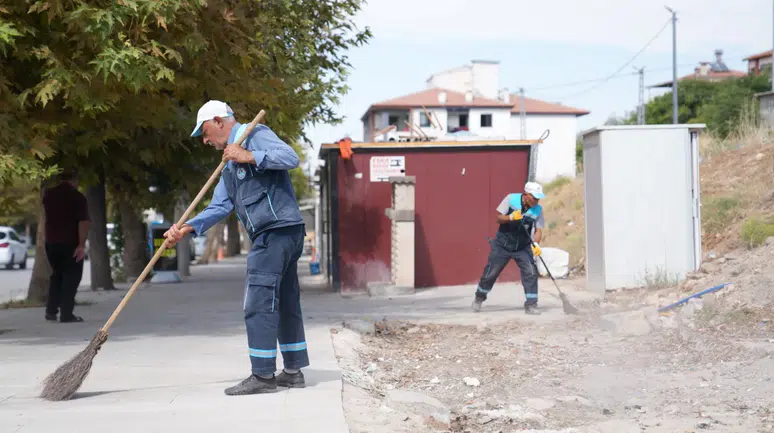 Kalıcı Dükkânlara Geçiş Sonrası Konteynerler Temizleniyor