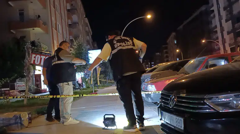 Malatya'da Bıçaklı Kavga: 21 Yaşındaki Genç Ağır Yaralandı