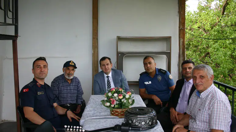 Cümbüş Ustası Kadir Durak’a 90. Yaş Günü İçin Kutlama Düzenlendi