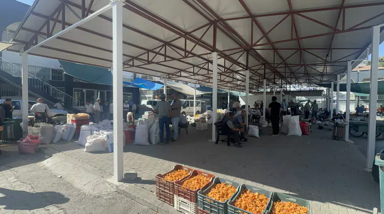 Şire Pazarı’nda “Anlaşma” Tepkisi: Esnafın Haberi Yok