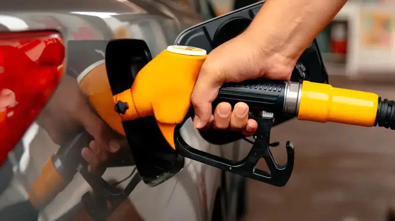 Motorine Beklenen Büyük Zam Kapıda: Litresi 102 Lirayı Aşacak!