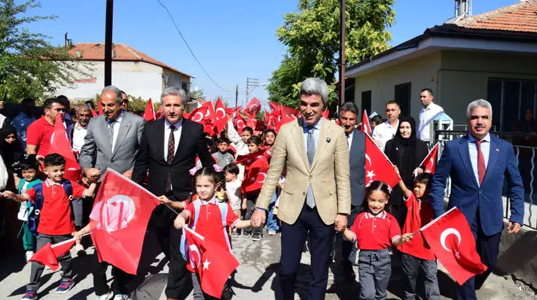 Malatya'da Okula Uyum Haftası "Amin Alayı" Geleneğiyle Başladı